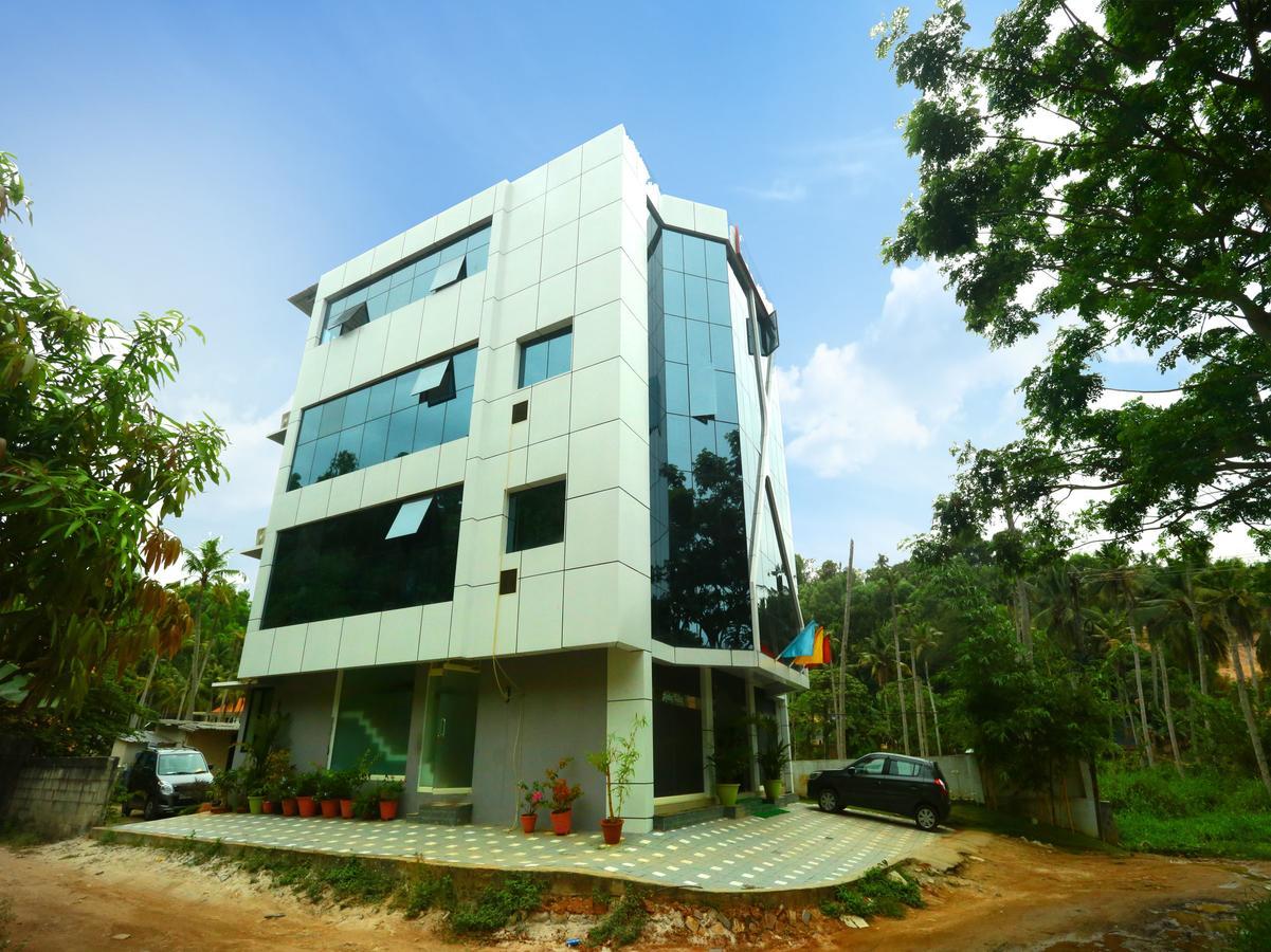 Oyo 9557 Near Kims Hospital Hotel Thiruvananthapuram Buitenkant foto