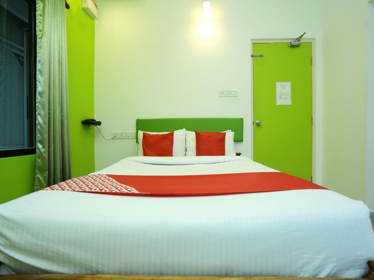 Oyo 9557 Near Kims Hospital Hotel Thiruvananthapuram Buitenkant foto