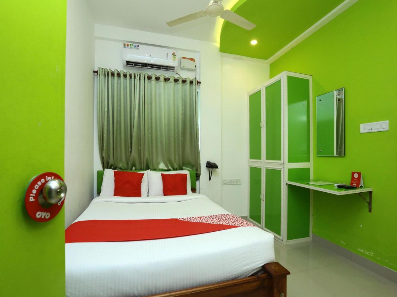 Oyo 9557 Near Kims Hospital Hotel Thiruvananthapuram Buitenkant foto