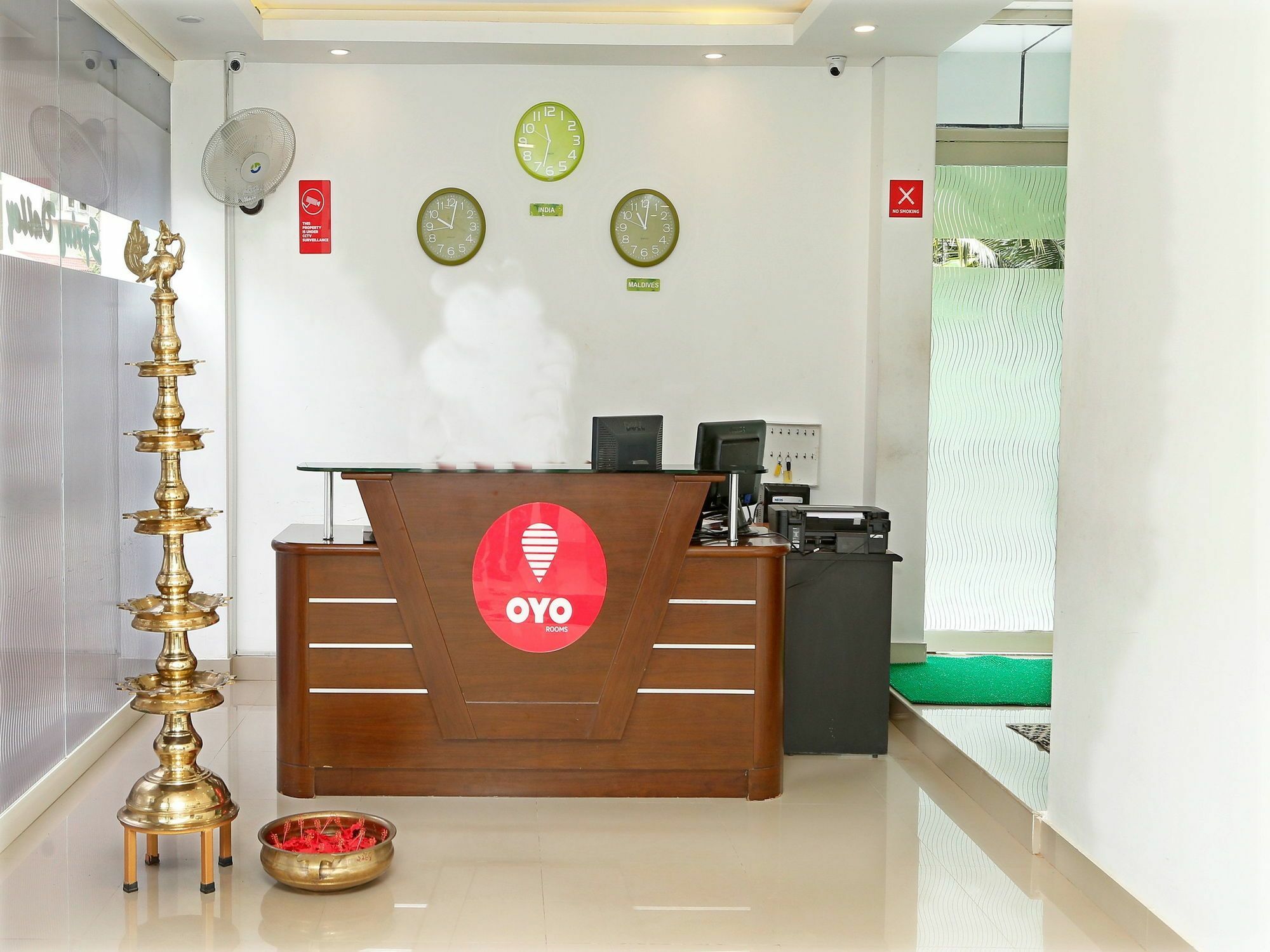 Oyo 9557 Near Kims Hospital Hotel Thiruvananthapuram Buitenkant foto